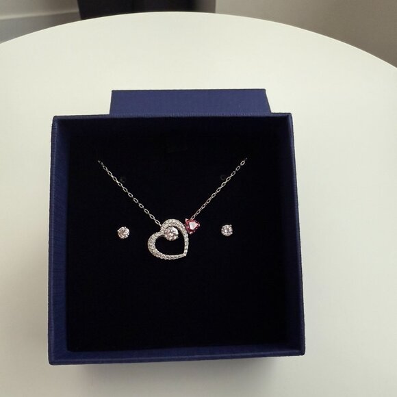 Swarovski Crystal Love Heart Pendant & Earrings Set (White Rhodium Plating) - Picture 3 of 11